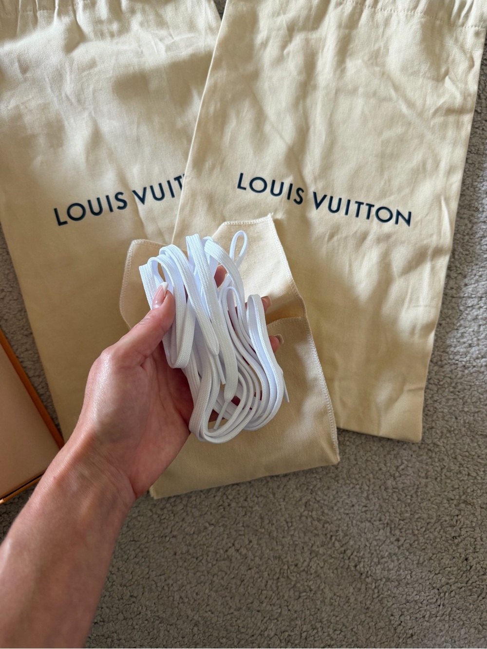 Louis Vuitton | sneakers - Picture 2 of 16